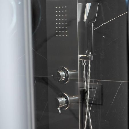 Ameli Home Luxury Apartment Taranto Bagian luar foto