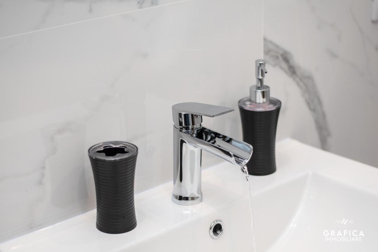 Ameli Home Luxury Apartment Taranto Bagian luar foto
